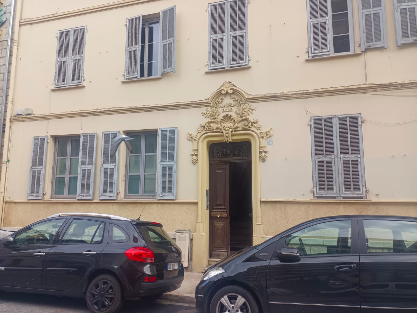 16 rue Cros de Capeu, Nice — façade de l'immeuble